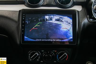 2022 Suzuki Swift - Thumbnail