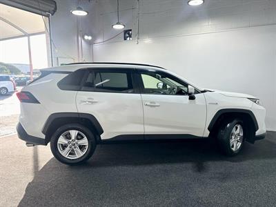 2019 Toyota RAV4 - Thumbnail