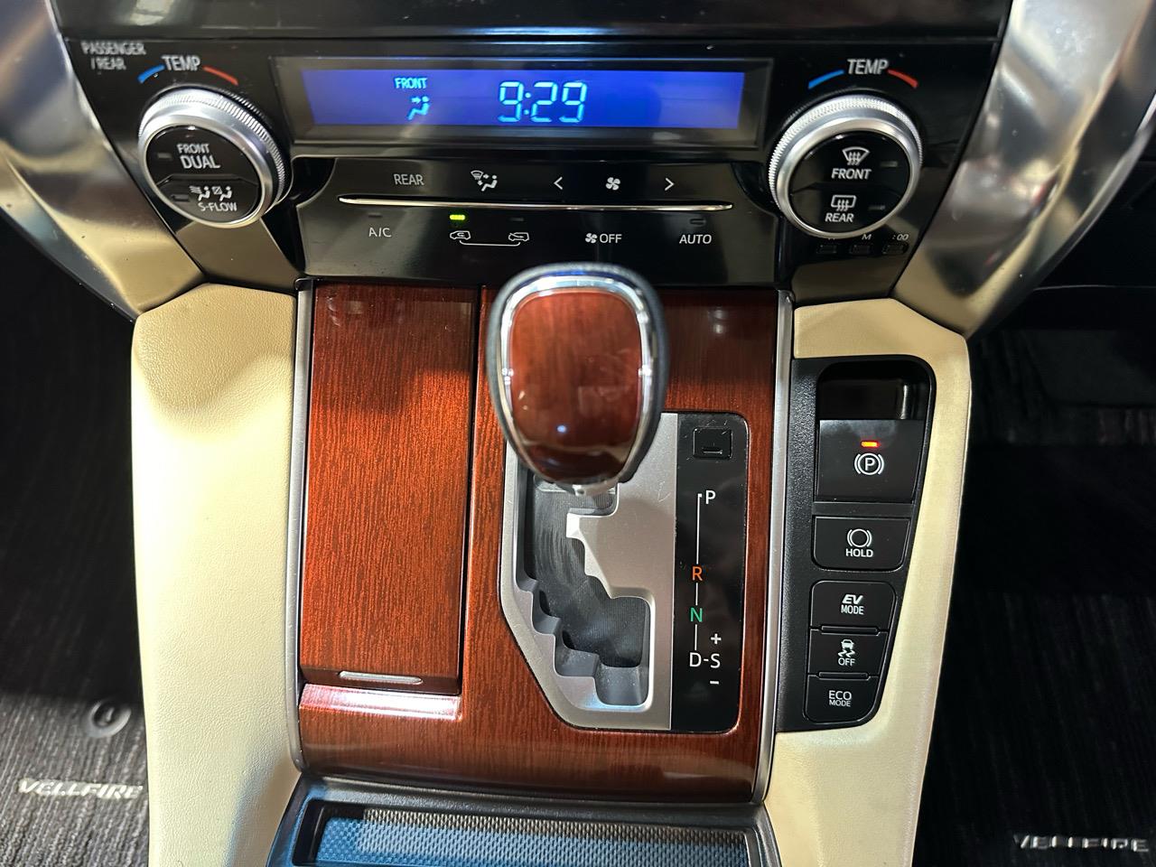 2015 Toyota Vellfire