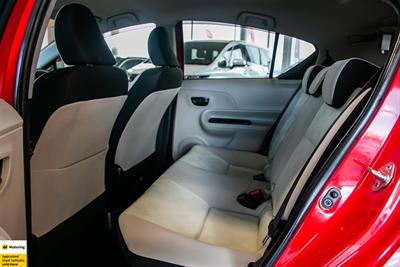 2012 Toyota Aqua - Thumbnail
