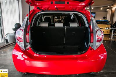 2012 Toyota Aqua - Thumbnail