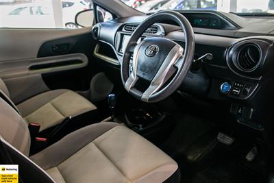 2012 Toyota Aqua - Thumbnail