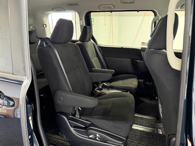 2014 Toyota Voxy - Thumbnail