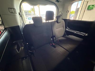 2014 Toyota Voxy - Thumbnail