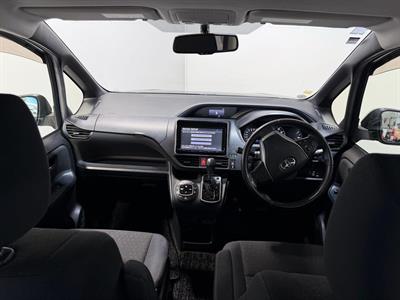 2014 Toyota Voxy - Thumbnail
