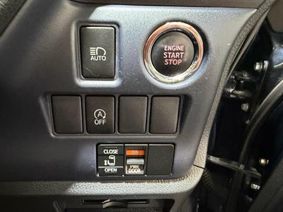 2014 Toyota Voxy - Thumbnail