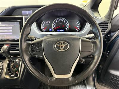 2014 Toyota Voxy - Thumbnail