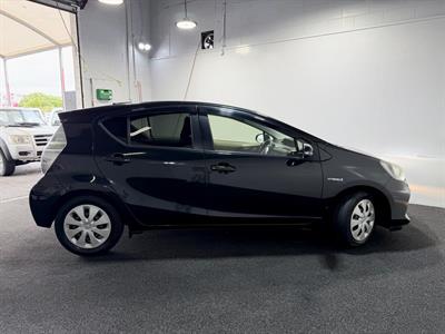 2012 Toyota Aqua - Thumbnail