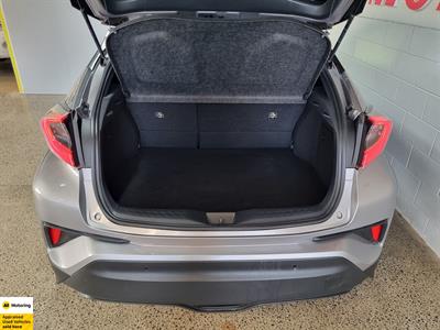 2017 Toyota C-HR - Thumbnail