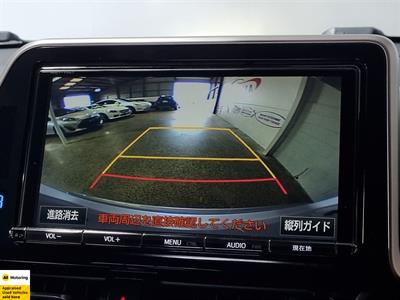 2017 Toyota C-HR - Thumbnail