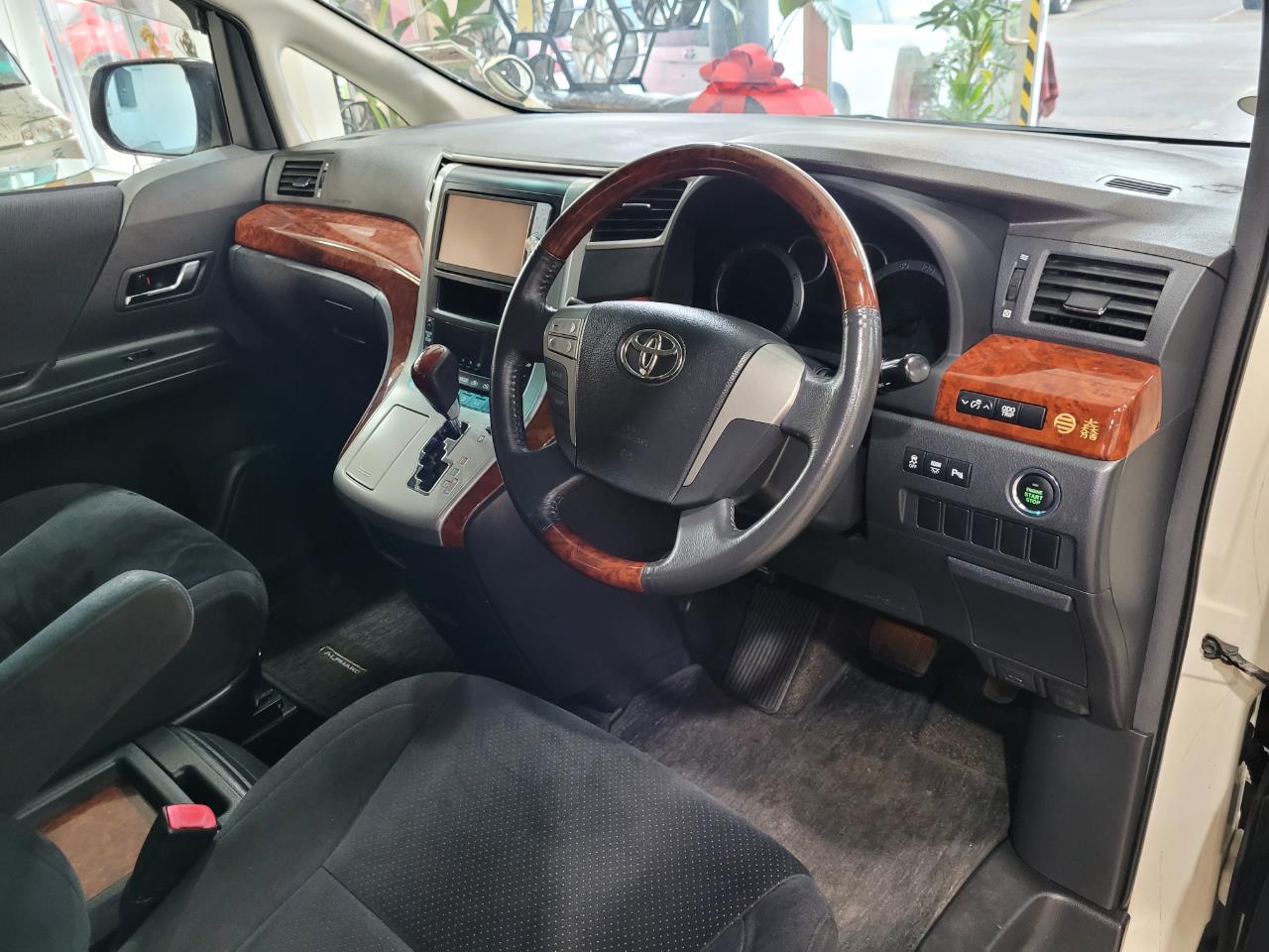 2011 Toyota Alphard
