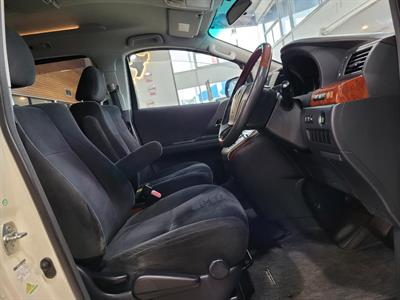 2011 Toyota Alphard - Thumbnail