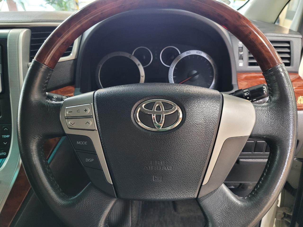 2011 Toyota Alphard