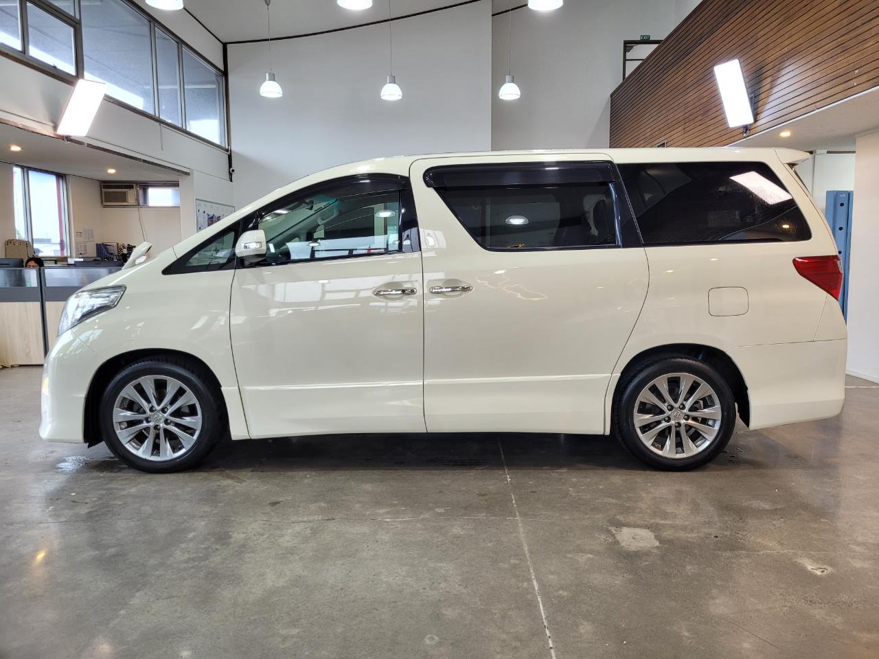 2011 Toyota Alphard