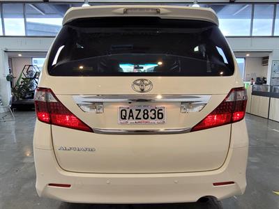 2011 Toyota Alphard - Thumbnail