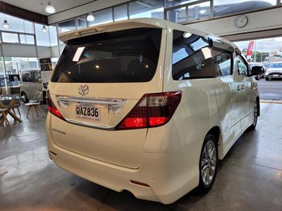 2011 Toyota Alphard - Thumbnail