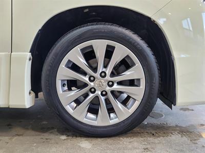 2011 Toyota Alphard - Thumbnail