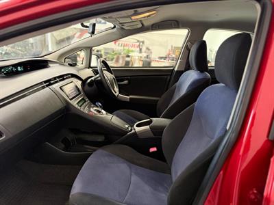 2012 Toyota Prius - Thumbnail