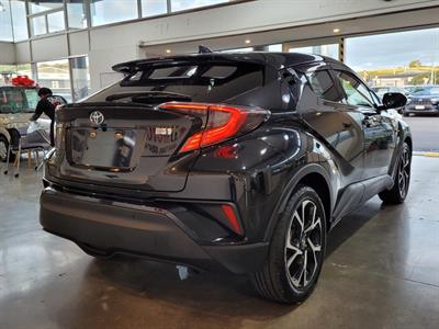 2018 Toyota C-HR - Thumbnail