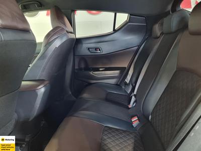 2017 Toyota C-HR - Thumbnail