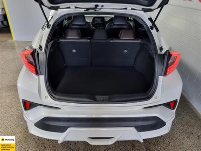 2017 Toyota C-HR - Thumbnail