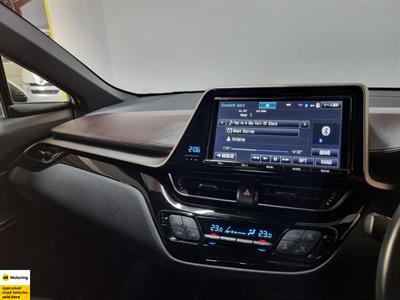 2017 Toyota C-HR - Thumbnail