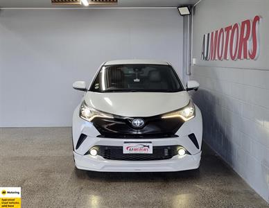 2017 Toyota C-HR - Thumbnail