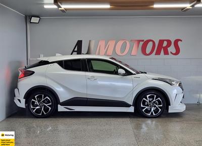 2017 Toyota C-HR - Thumbnail