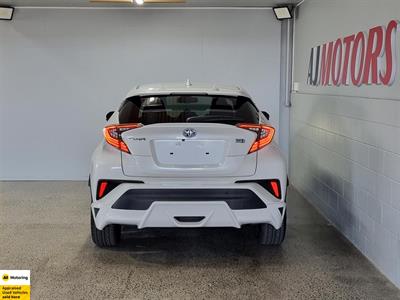 2017 Toyota C-HR - Thumbnail