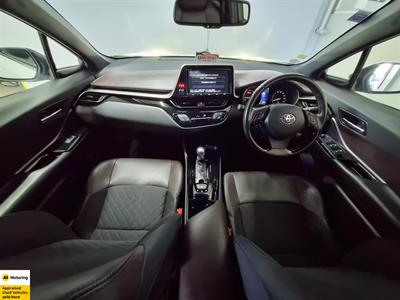 2017 Toyota C-HR - Thumbnail