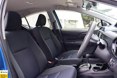 2016 Toyota Aqua - Thumbnail