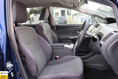 2013 Toyota Prius - Thumbnail