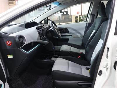2013 Toyota Aqua - Thumbnail