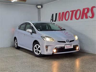 2014 Toyota Prius - Thumbnail