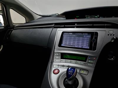 2014 Toyota Prius - Thumbnail