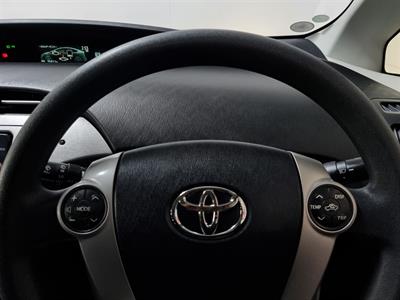 2014 Toyota Prius - Thumbnail