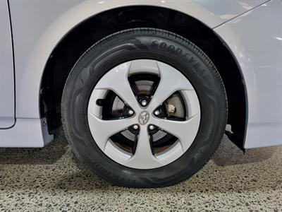 2014 Toyota Prius - Thumbnail