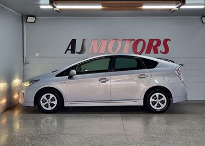 2014 Toyota Prius - Thumbnail
