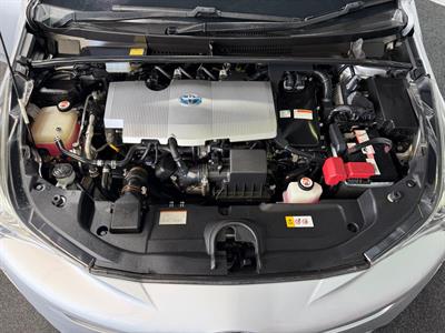 2016 Toyota Prius - Thumbnail