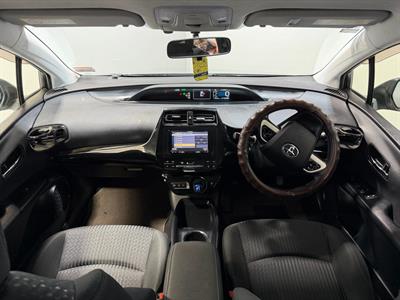2016 Toyota Prius - Thumbnail