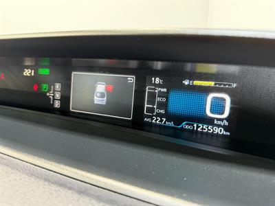 2016 Toyota Prius - Thumbnail