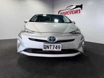 2016 Toyota Prius - Thumbnail