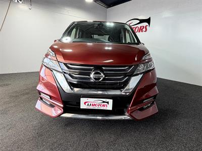 2016 Nissan Serena - Thumbnail