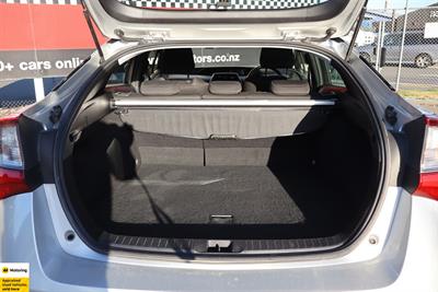 2019 Toyota Prius - Thumbnail