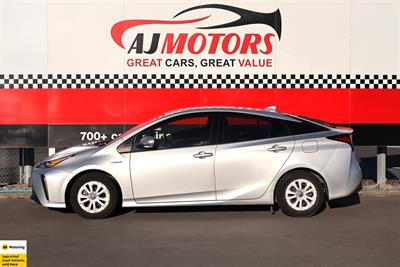2019 Toyota Prius - Thumbnail