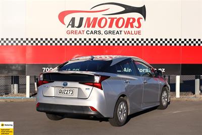 2019 Toyota Prius - Thumbnail