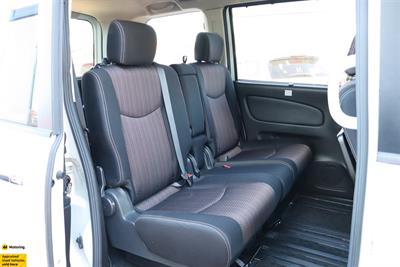 2015 Nissan Serena - Thumbnail