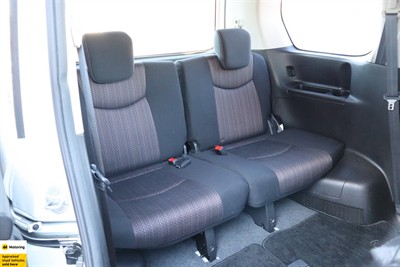2015 Nissan Serena - Thumbnail