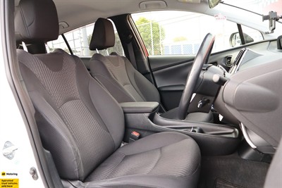 2018 Toyota Prius - Thumbnail