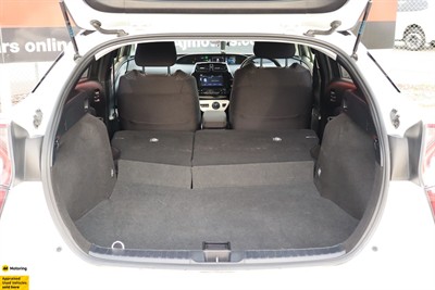 2018 Toyota Prius - Thumbnail